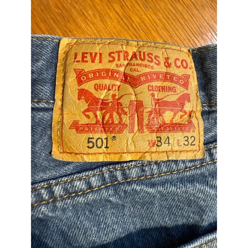 Levi's 501 Jeans Size‎ 34x32 (actual 31x28) Blue Jeans- Button Fly